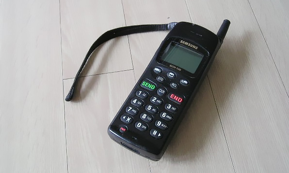 اولین تلفن CDMA